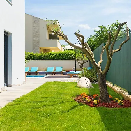 Villa Spadici Sleeps 8 With Pool Air Con And Wifi