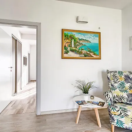 Spadici Sleeps 8 With Pool Air Con And Wifi Poreč