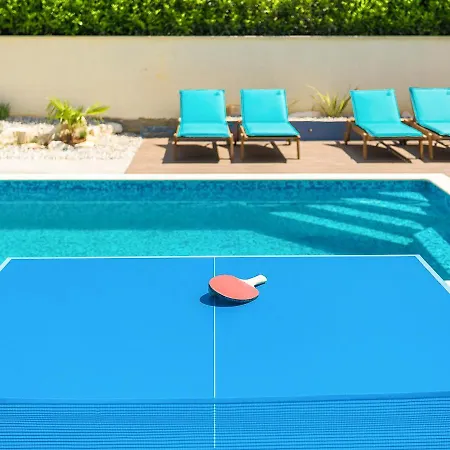 Villa Spadici Sleeps 8 With Pool Air Con And Wifi *