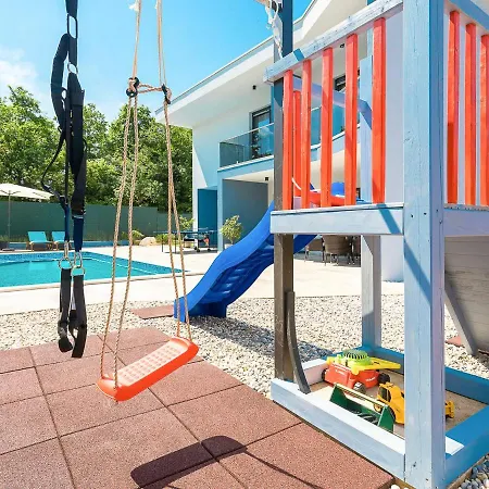 Villa Spadici Sleeps 8 With Pool Air Con And Wifi